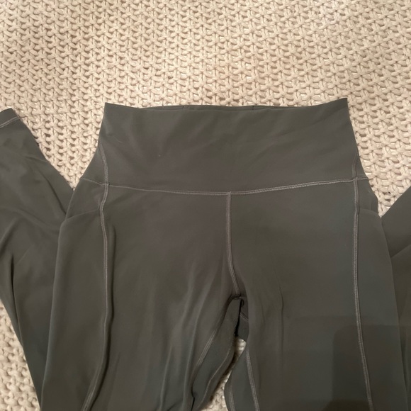 LULULEMON LEGGINGS WOMENS 6 - Picture 3 of 3